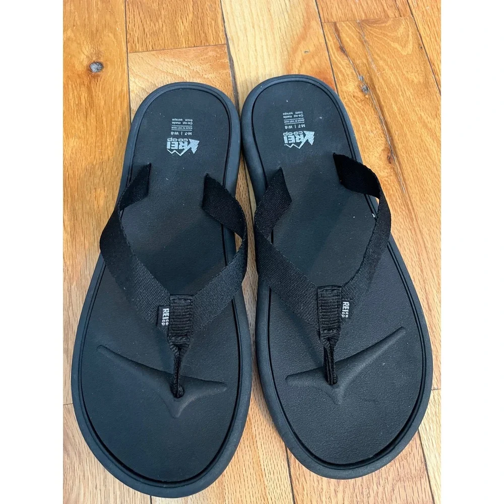 REI Co-op Flip Flops Black Size M7/W8 Summer Slip Ons